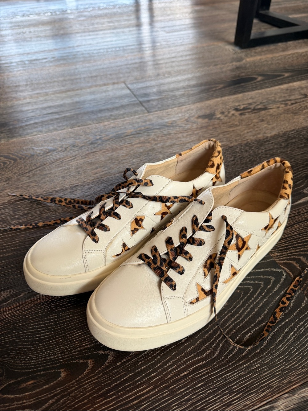 BRAND NEW - designer Vaneli Cream Sneakers with Leopard-Print Trim
